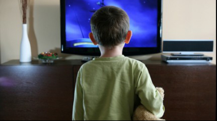 Fără "homosexualitate şi perversiuni" la TV înainte de ora 24 - proiect de lege Fără "homosexualitate şi perversiuni" la TV înainte de ora 24 - proiect de lege