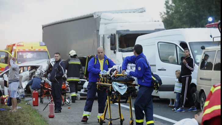 Premierul Ponta a transmis condoleanţe familiilor românilor decedaţi în accidentul din Ungaria Premierul Ponta a transmis condoleanţe familiilor românilor decedaţi în accidentul din Ungaria