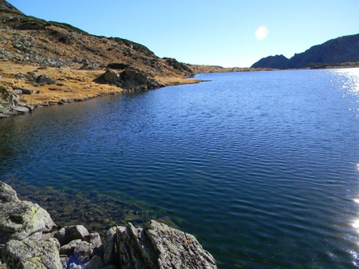 Lacul Bucura, cel mai mare lac glaciar Lacul Bucura, cel mai mare lac glaciar