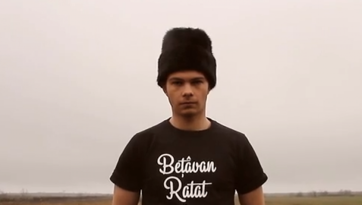 Parodie moldovenească după reclama cu șpagatul lui van Damme pe tiruri Parodie moldovenească după reclama cu șpagatul lui van Damme pe tiruri