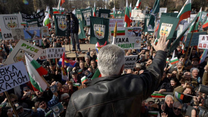 Partidul naţionalist bulgar Ataka vrea retragerea Bulgariei din NATO