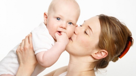 Atentie! Laptele de mama vandut pe internet va poate ucide copiii
