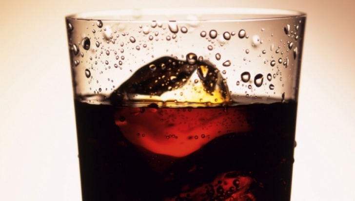 cola_61787400.jpg