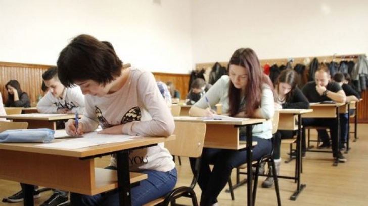 Note Simulare Evaluare Națională 2016. 50% din elevii din Bucureşti au luat note peste 5