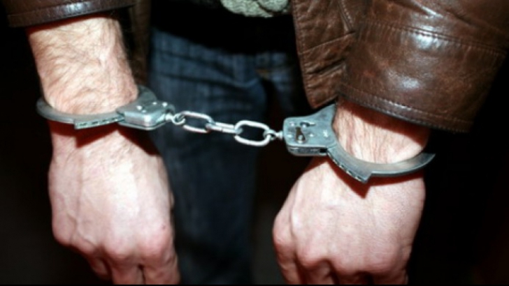 Şeful Finanţelor Publice din Oraviţa, arestat după ce a fost prins că lua mită