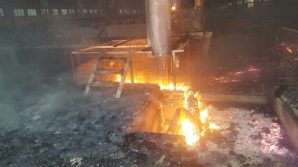 Incendiu puternic la o fabrică de cherestea din Vâlcea