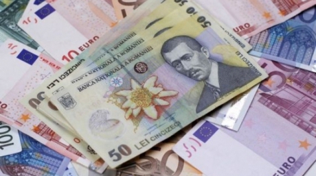 O femeie din Constanţa a găsit pe stradă 20.000 de lei. Ce a făcut imediat după aceea