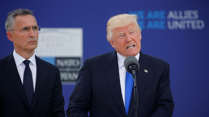 Donald Trump, alături de secretarul general al NATO, Jens Stoltenberg