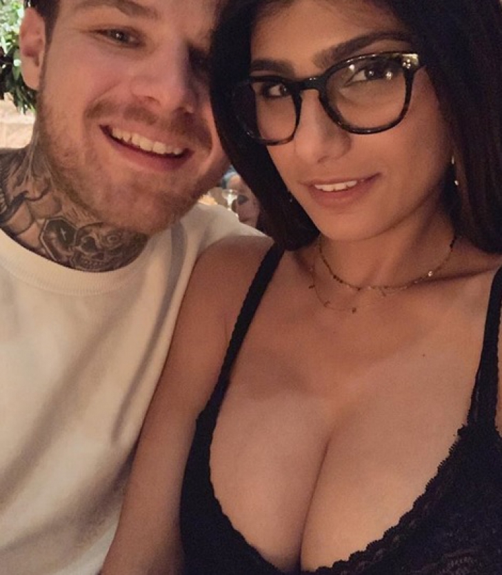 Mia Khalifa Takes It All The Way To The Base In Her Tight Juicy Cunt