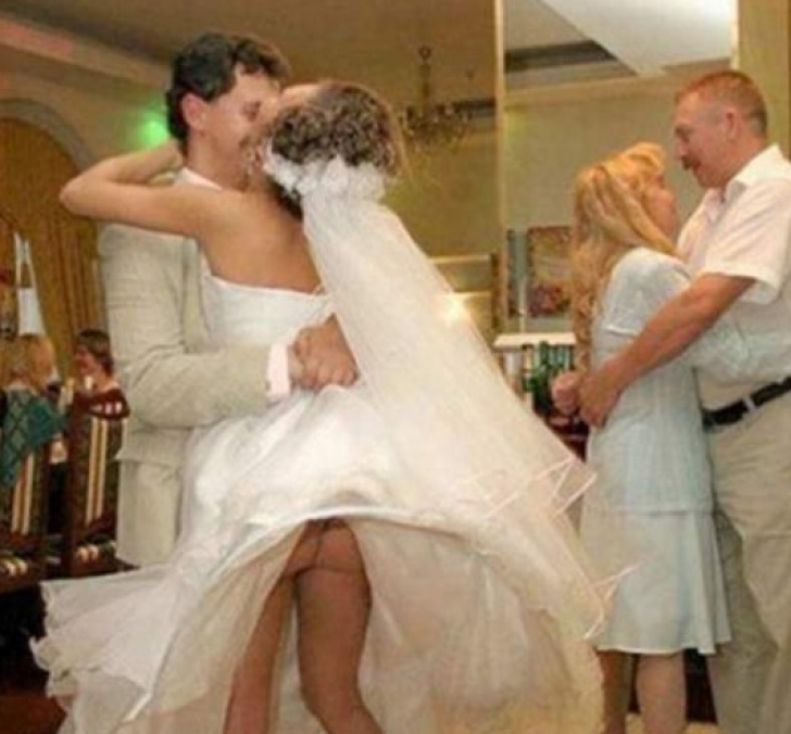 Примеряет свадебное платье после ебли фото