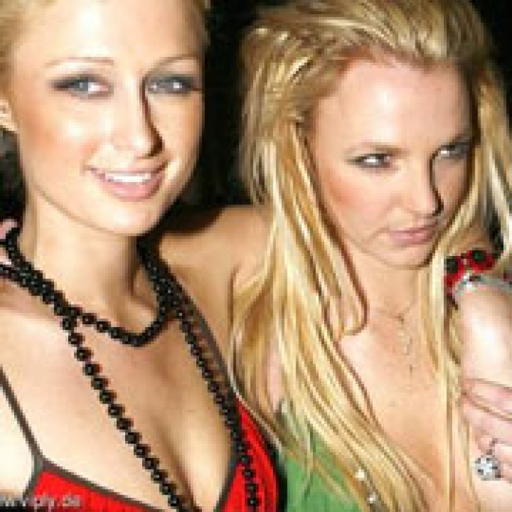 Sondaj: Britney Spears şi Paris Hilton nu merită cadouri de Crăciun