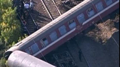 TRAGEDIE în Franţa: Un tren a deraiat, zeci de persoane sunt prinse sub vagoane