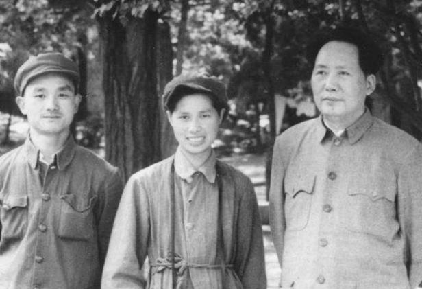 Foto: independent.co.uk
Mao Zedong, alături de Hou Bo şi Xu Xiaobing