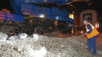 Mai multe persoane au murit după ce un tren a deraiat în Rusia