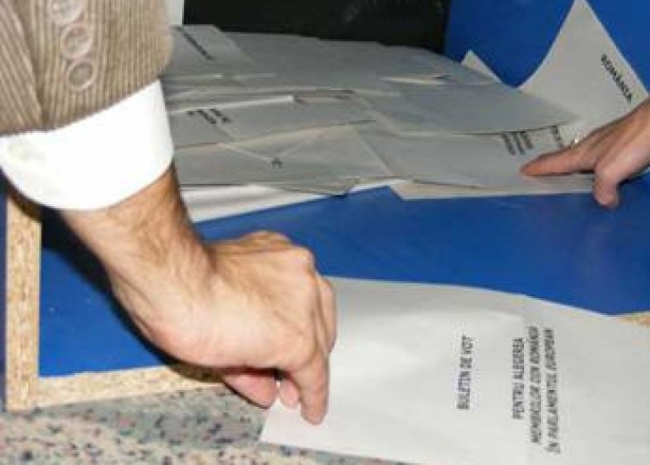 Mai multe buletine de vot distribuite în comuna ieşeană Costuleni au fost anulate pentru că acestea nu conţineau numele tuturor candidaţilor la preşedinţia Consiliului Judeţean Iaşi