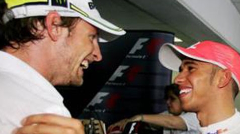 Jenson Button şi Lewis Hamilton