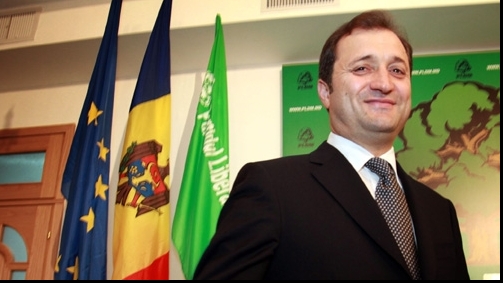 Vlad Filat nu crede că modificarea Constituţiei statului moldovean e o idee bună.