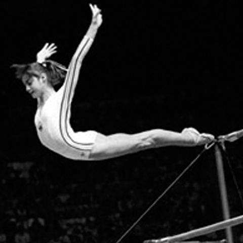 Foto: http://www.canadiansportcentre.com/Communications/SportPerformanceWeekly/2004%20SPW%20Images/Nadia_Comaneci.jpeg
