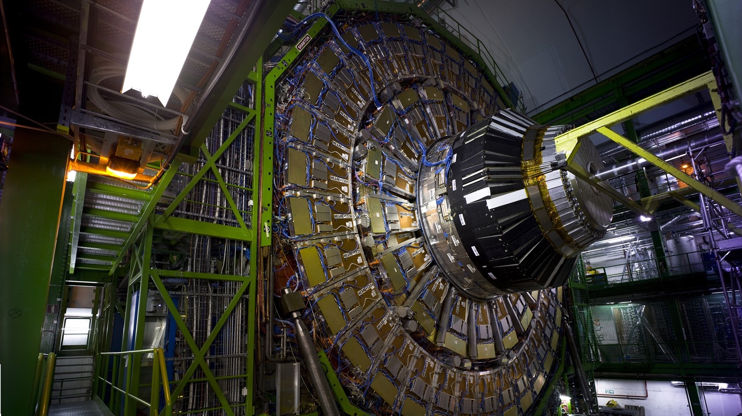 Acceleratorul de particule speră să scape vineri de toate ghinioanele din trecut