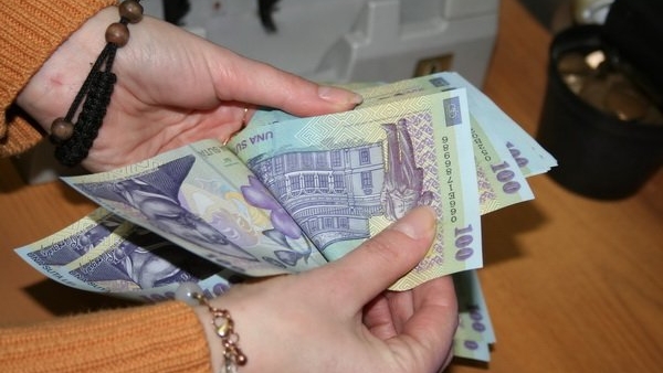 În 2010 românii vor avea două salarii minime