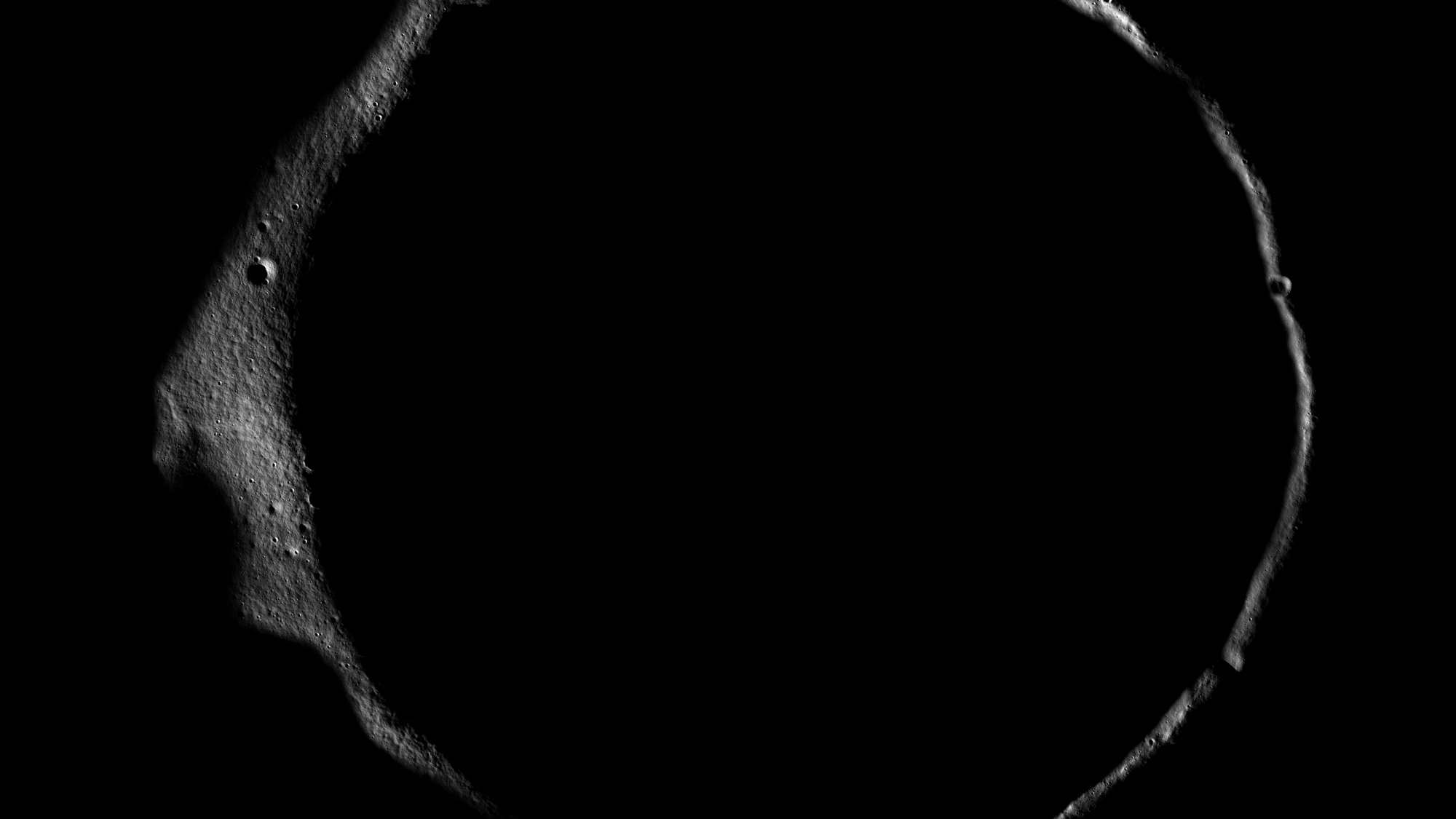 Umbra unui crater lunar.