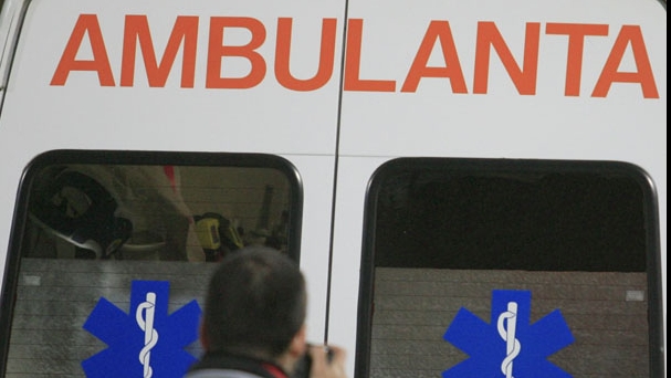 O ambulanţă s-a răsturnat în judeţul Buzău