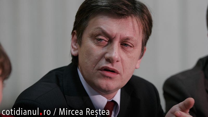 Crin Antonescu este convins că Traian Băsescu l-a lovit pe copil