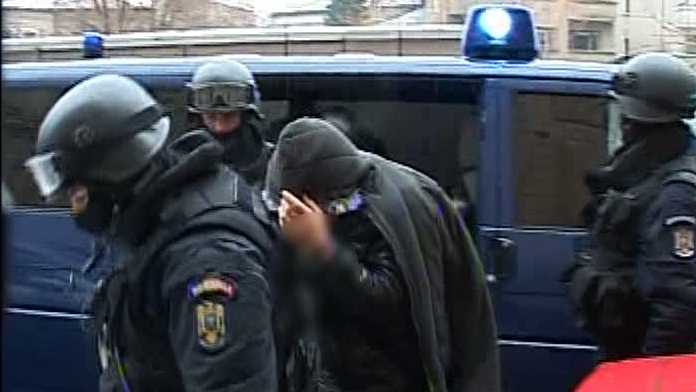 Judecătorii au decis ca 14 suspecţi în furtul armelor de la Ciorogârla să fie arestaţi pentru 29 de zile / FOTO: RTV