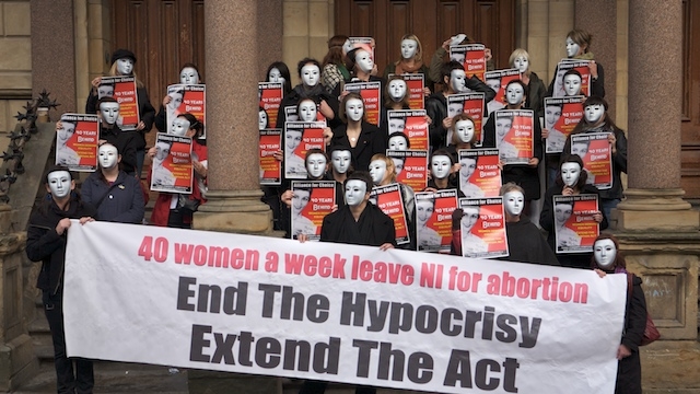 Mai mult e 7.000 de irlandeze pleacă în fiecare an din Irlanda, ca să avorteze / FOTO: allianceforchoiceni.org