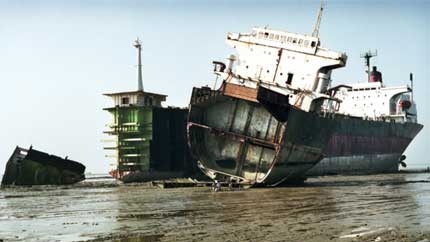 O navă cu motorină a fost ruptă în două în Marea Neagră / FOTO: greenpeace.org