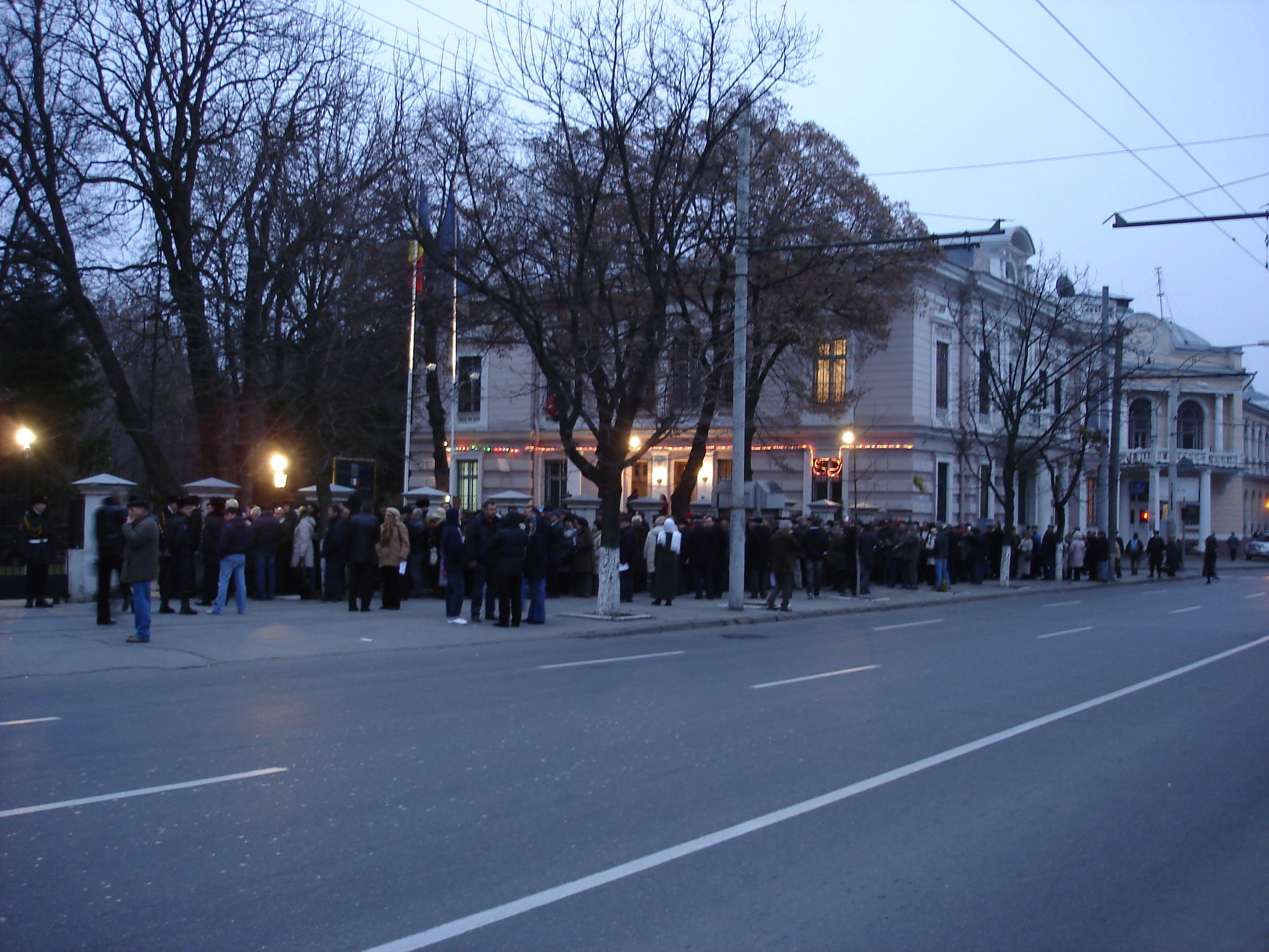 Îmbulzeală la vot la Chişinău