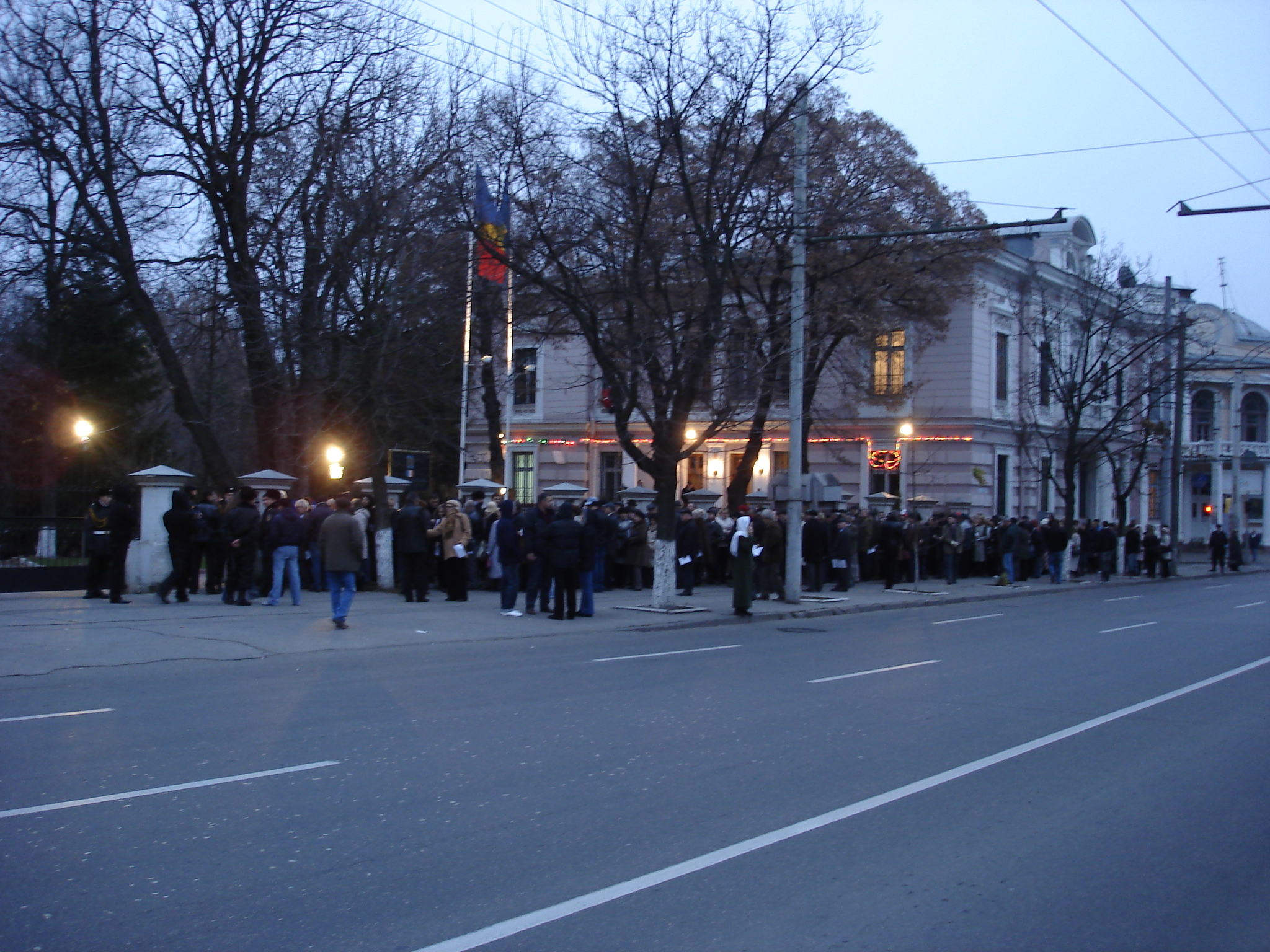 Îmbulzeală la vot la Chişinău