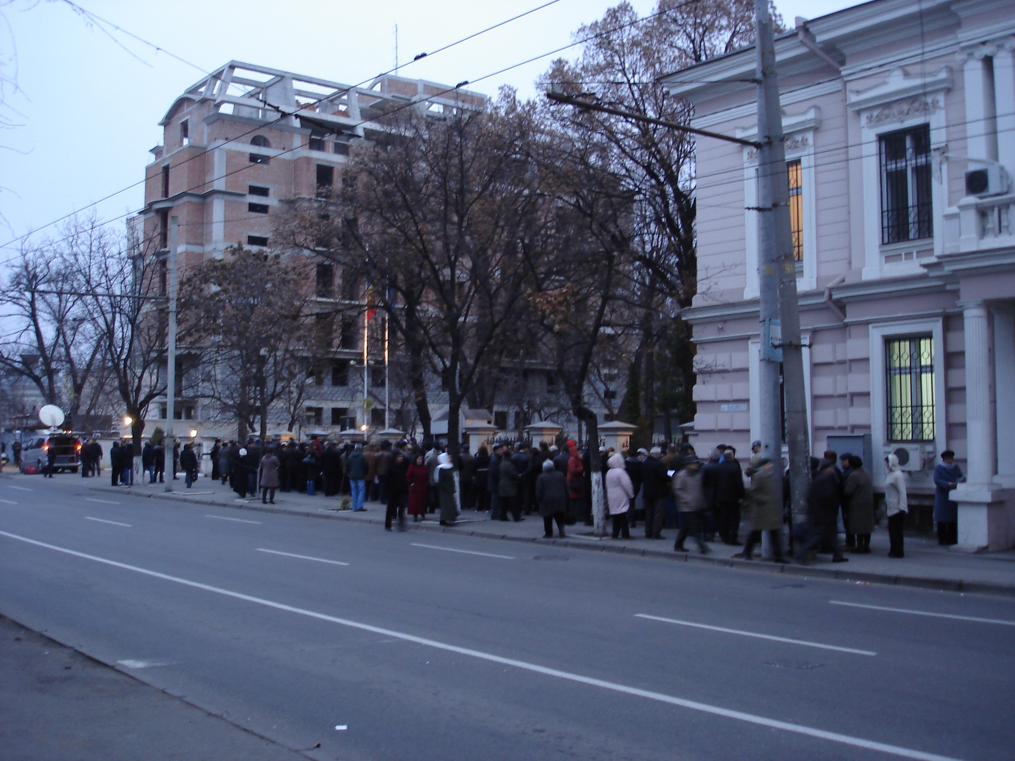 Îmbulzeală la vot la Chişinău