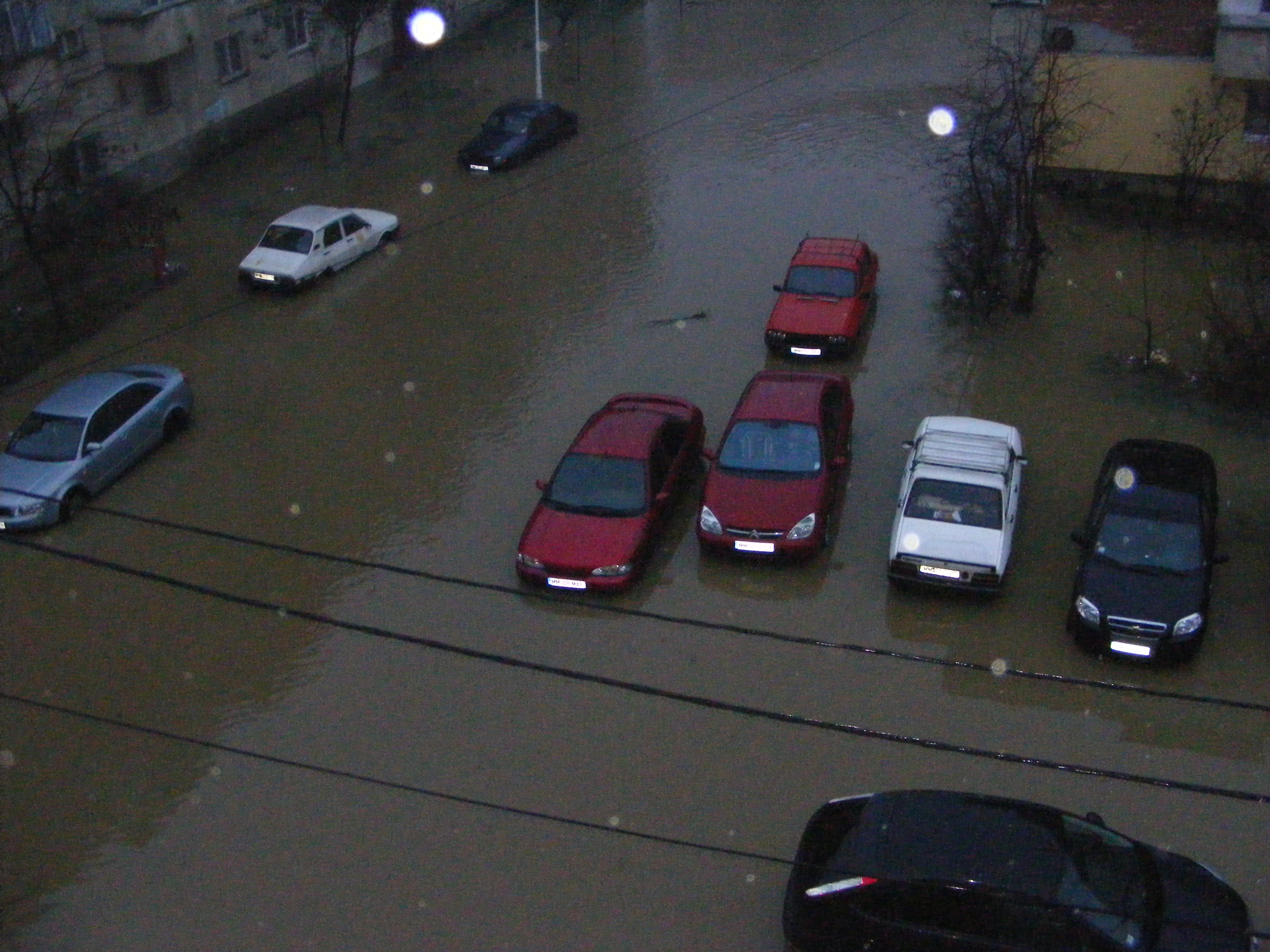 Inundaţie într-un cartier din Baia Mare