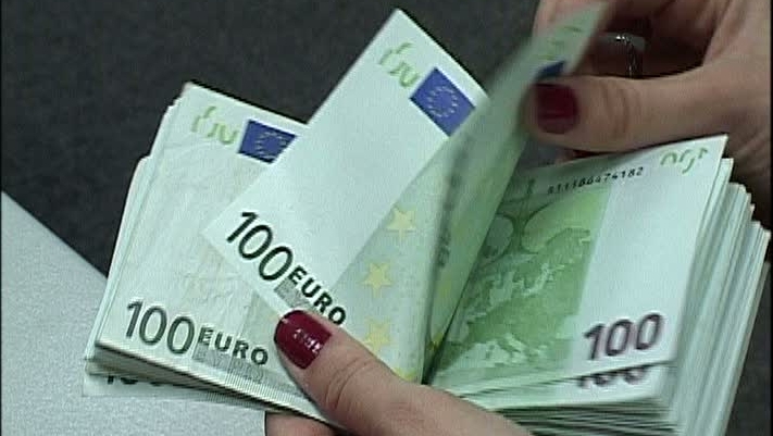 Un euro  = 4,0729 lei