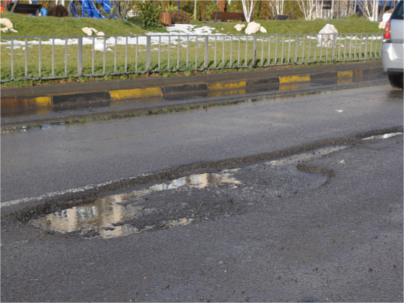 Cratere în asfaltul din Bucureşti