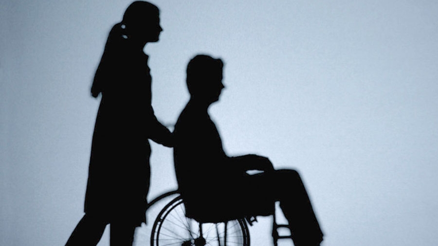 Asistenţii persoaneloc cu handicap din Mureş nu şi-au primit banii