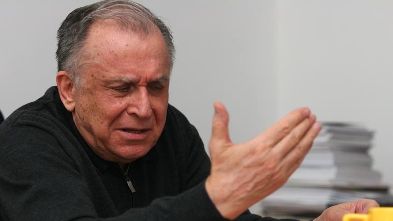 Ion Iliescu a calmat cu greu nervii revoluţionarilor