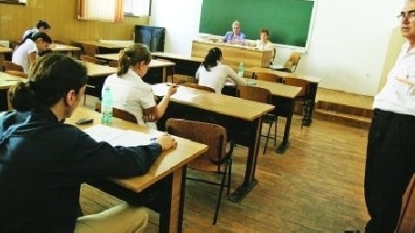 Ministerul Educaţiei îi trimite pe profesori în concediu fără plată în zilele de înscriere la bacalaureat
