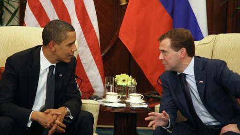 Obama şi Medvedev discută despre tratatul START
