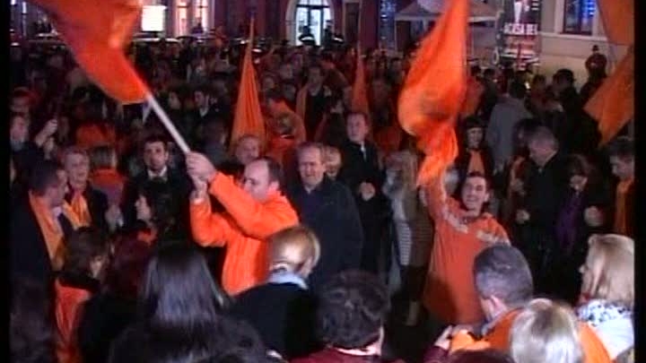 Susţinătorii lui Traian Băsescu sărbătoresc victoria