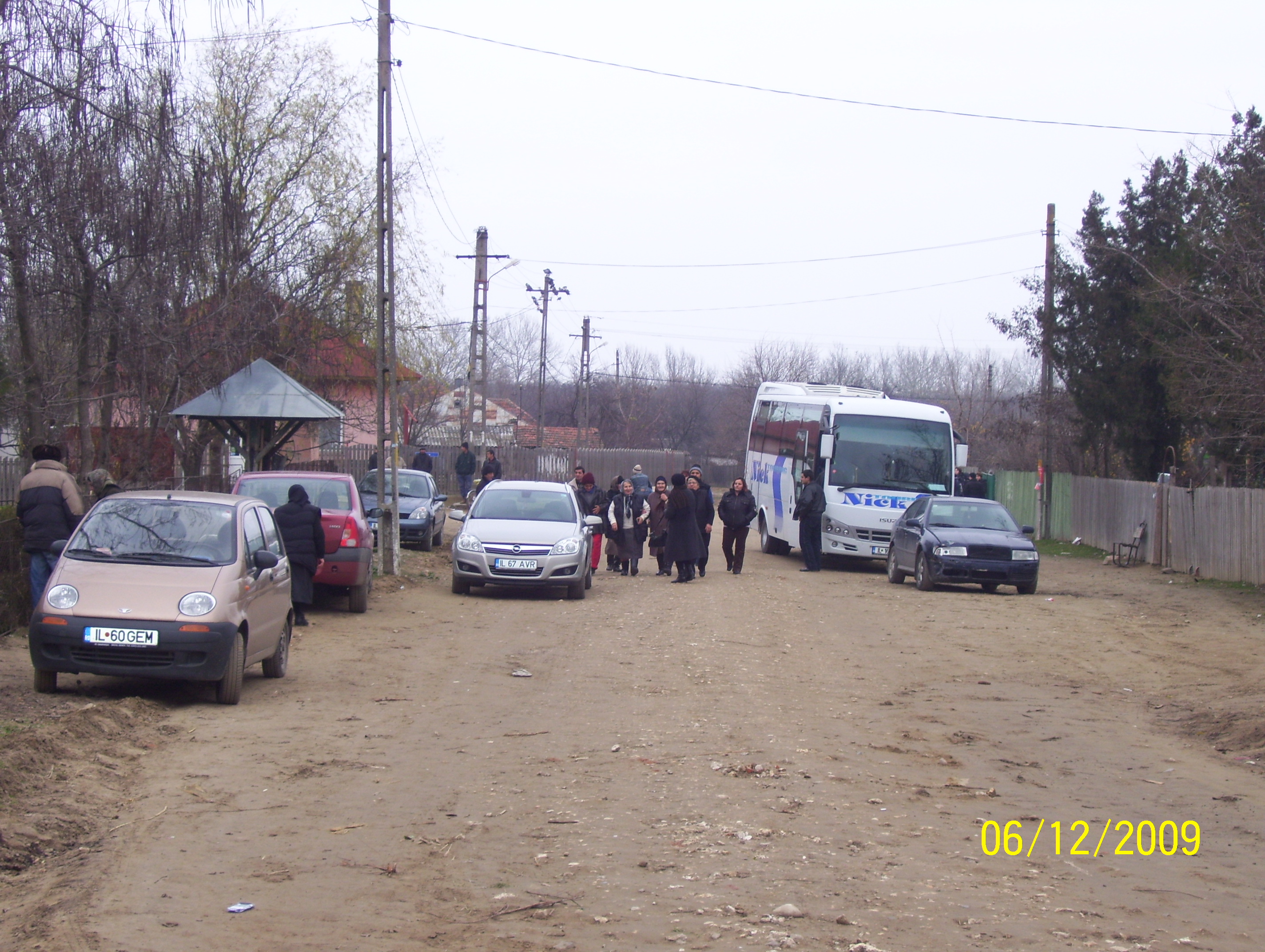 Microbuz pozat lângă o secţie de votare din judeţul Ialomiţa