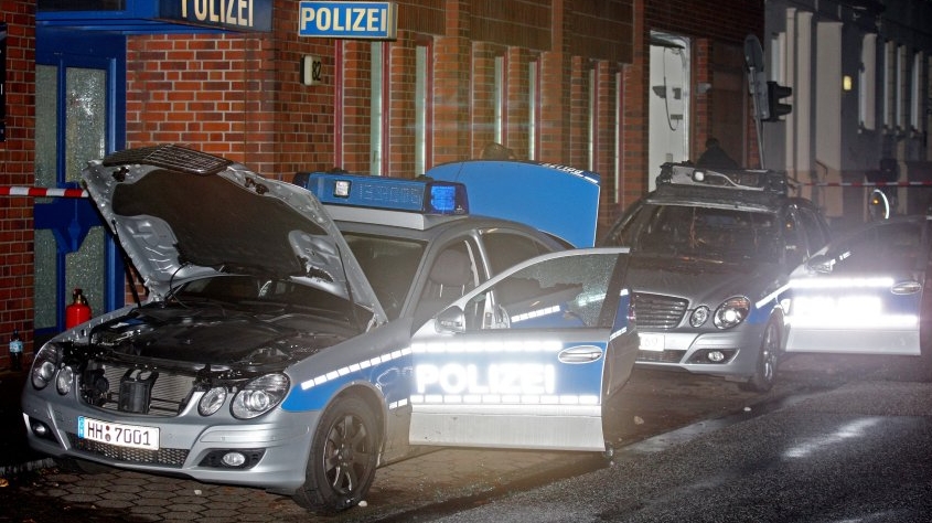 Secţii de poliţie au fost atacate la Berlin şi la Hamburg