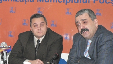 Dan Popoiu (dreapta) primvicepreşedinte PD-L Vrancea