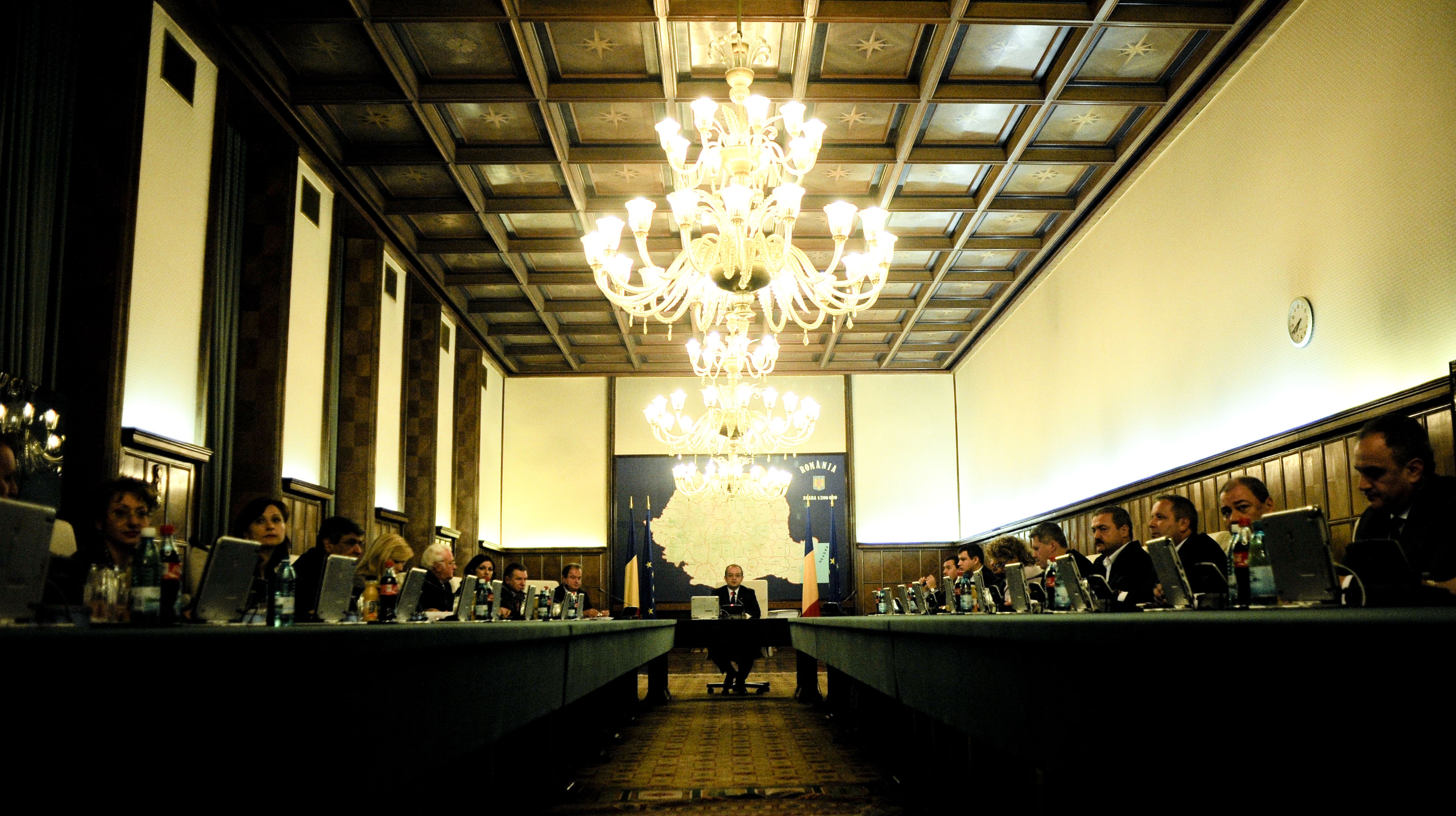 Şedinţă de guvern pentru discutarea bugetului pe 2010/FOTO: NewsIn