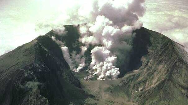 Vulcanul Tambora este încă activ