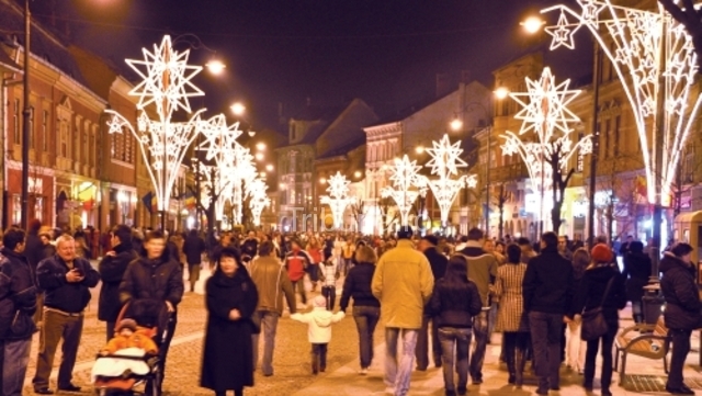 Târgul de Crăciun din Piaţa Mare este vizitat zilnic de sute de sibieni