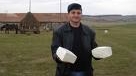 Ciobanii din Mărginimea Sibiului speră să le crească vânzările la caş şi cârnaţi de Crăciun