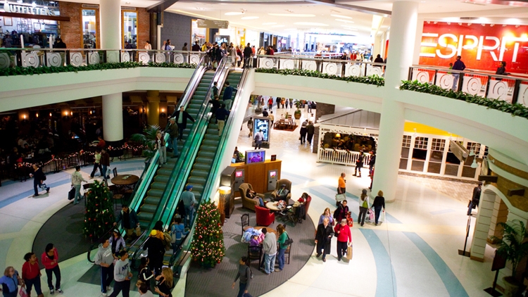 Panică într-un mall din Arad: bărbat inconștient, salvat de jandarmi după ce s-a prăbușit pe scările rulante/ Arhivă foto