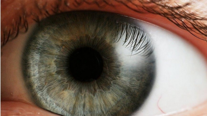 4 cauze pentru care ai ochii umflaţi. Află ce remedii poţi utiliza